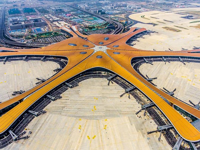 أكثر من 17 مليار دولار تكلفة مطار الصين الجديد من تصميم زها حديد